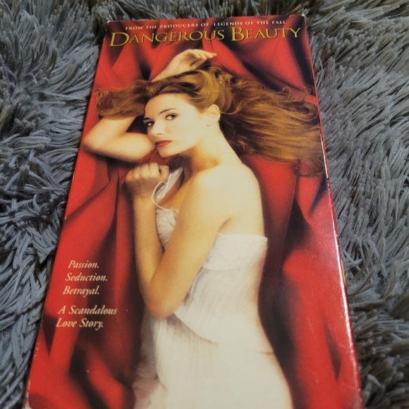 Dangerous Beauty VHS Movie (1997) - Picture 3 of 8